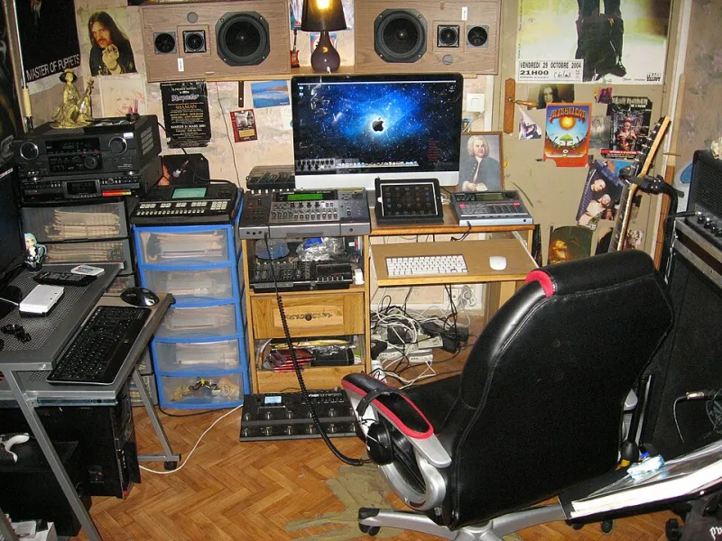 Why Your Mix Lies to You: The Home Studio Monitoring Problem Nobody Warns You About